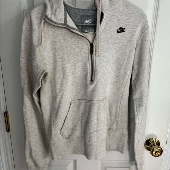 Nike Women’s medium Light Gray Zip-Up Sweater - Picture 1 of 3